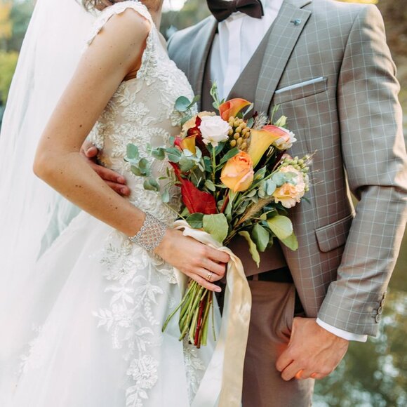 Art Deco Love Knot Stretch Bridal Bracelet - Stunning Austrian Crystal Design - Picture 2 of 7